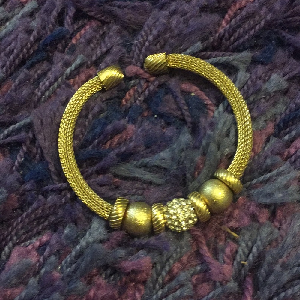 GOLD trifari mesh cuff - Picture 2 of 3